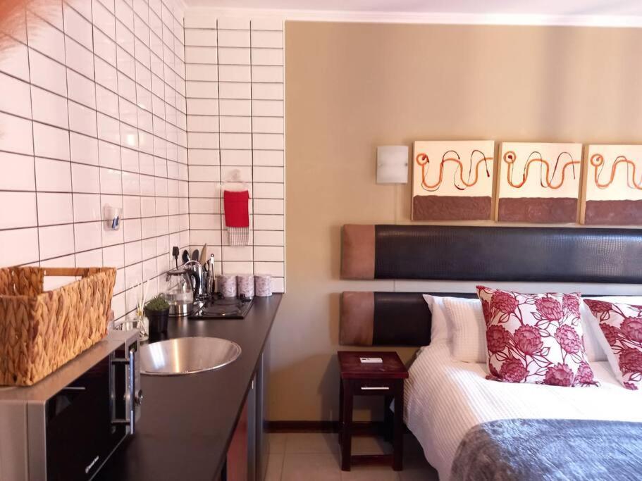 Best overnight with free WiFi. Modern & private - Housity