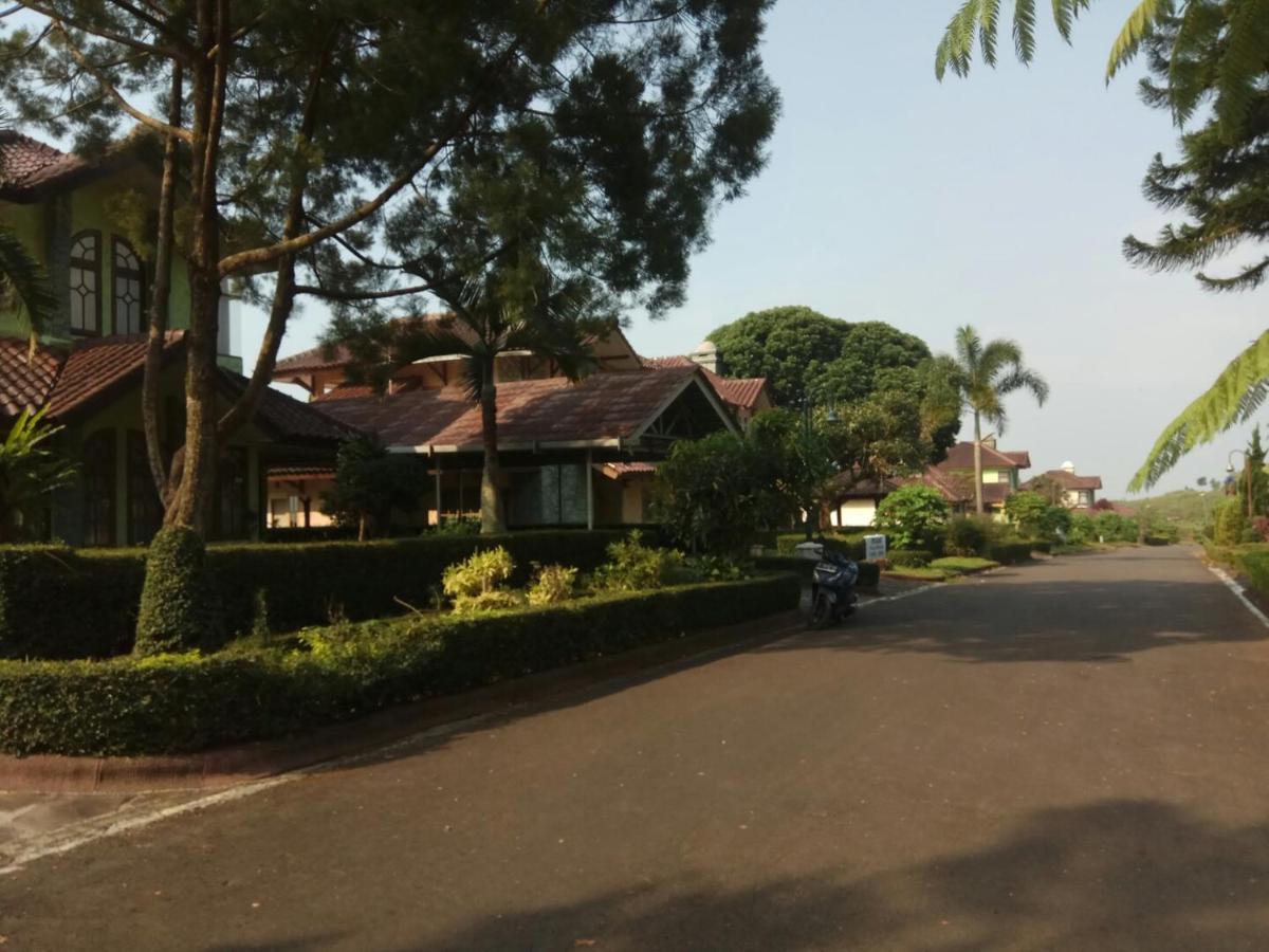 Villa Sasky Ciater - Housity