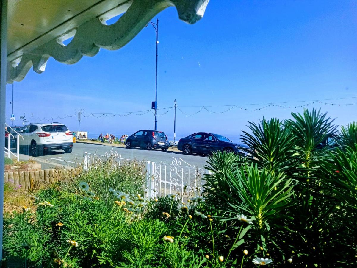 Beachfront Studio Apartment - Housity