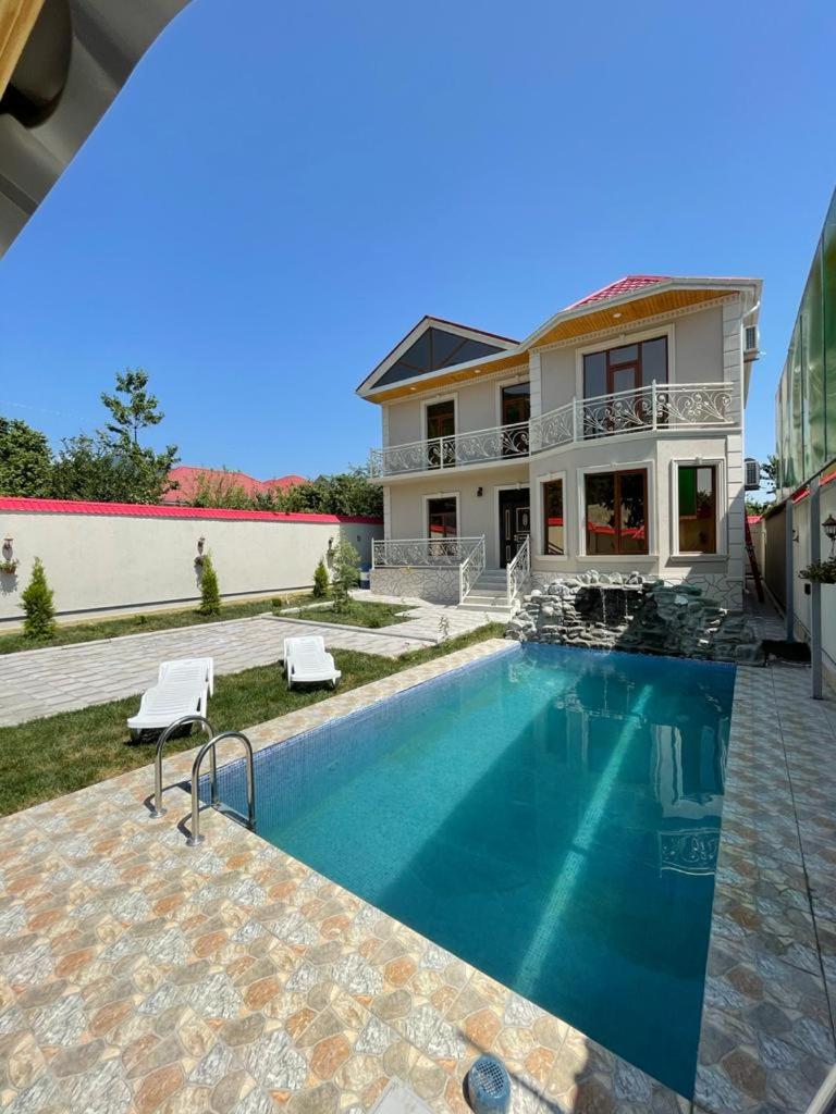 Friend's House - Housity