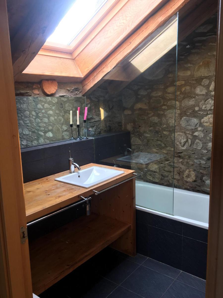 Casa de poble acollidora,amb llar de foc, - Housity