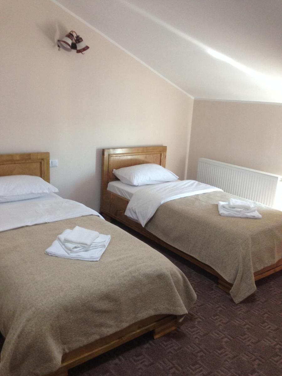 Hotel Adial - Housity