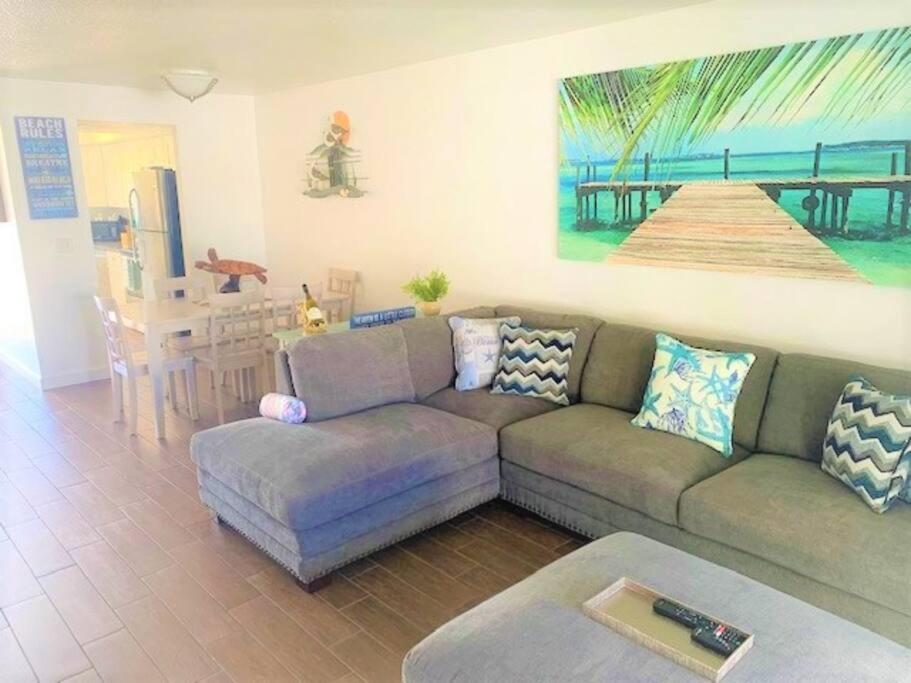 Beautiful Bright & Sparkling 2Bed 1Bath Beach Retreat - Unit 212 - Housity