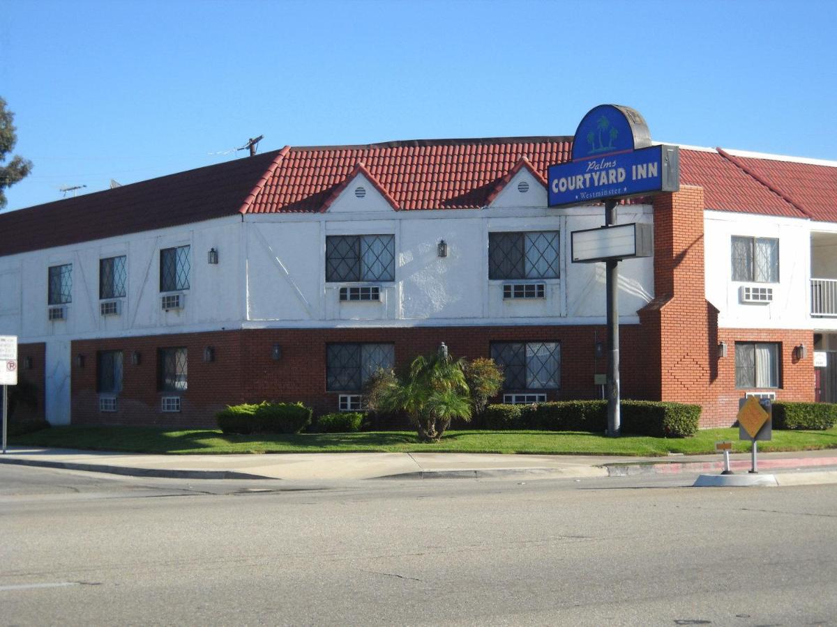 Palms Courtyard Inn - Housity