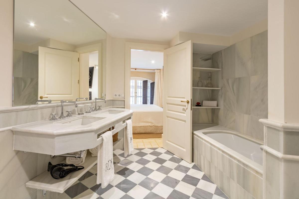 Real Casa de la Moneda Deluxe Apartments - Housity