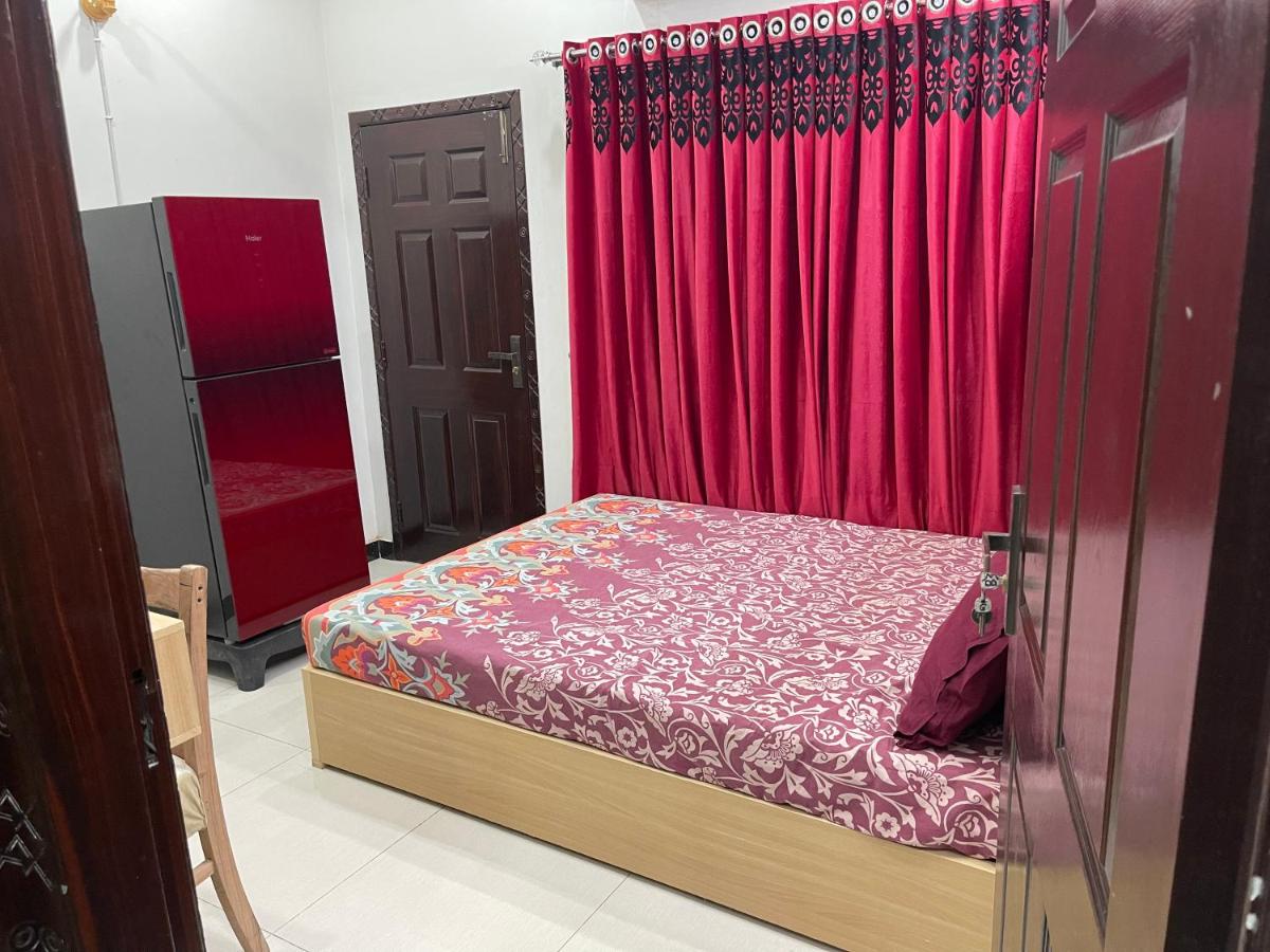 1 Bed Brand New Corner Apartment - Housity