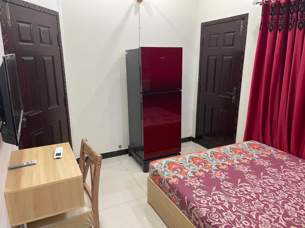 1 Bed Brand New Corner Apartment - Housity