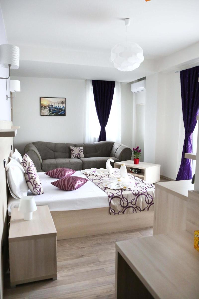 Kharisma Hotel - Housity