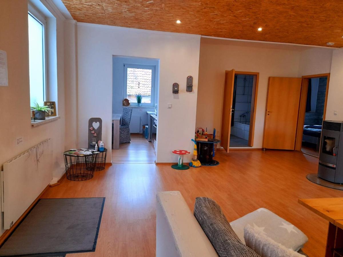 Willkommen in dem Luftkurort und Käsestadt Nieheim Rennstrecke 4km entfernt Fewo1 - Housity
