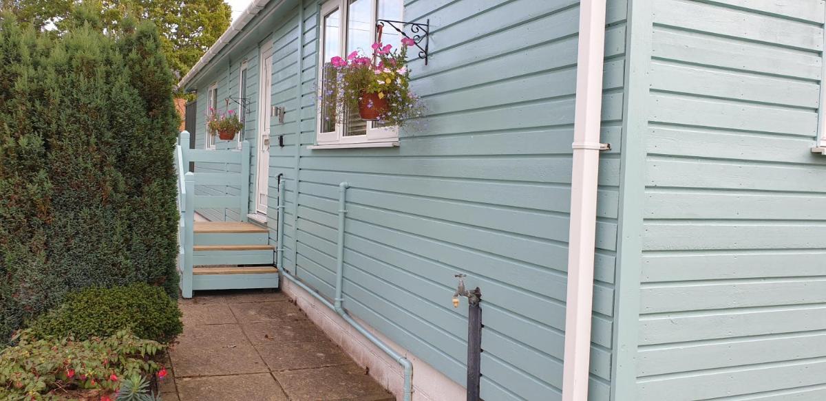 The Cabin,Kings Lane,Weston - Housity