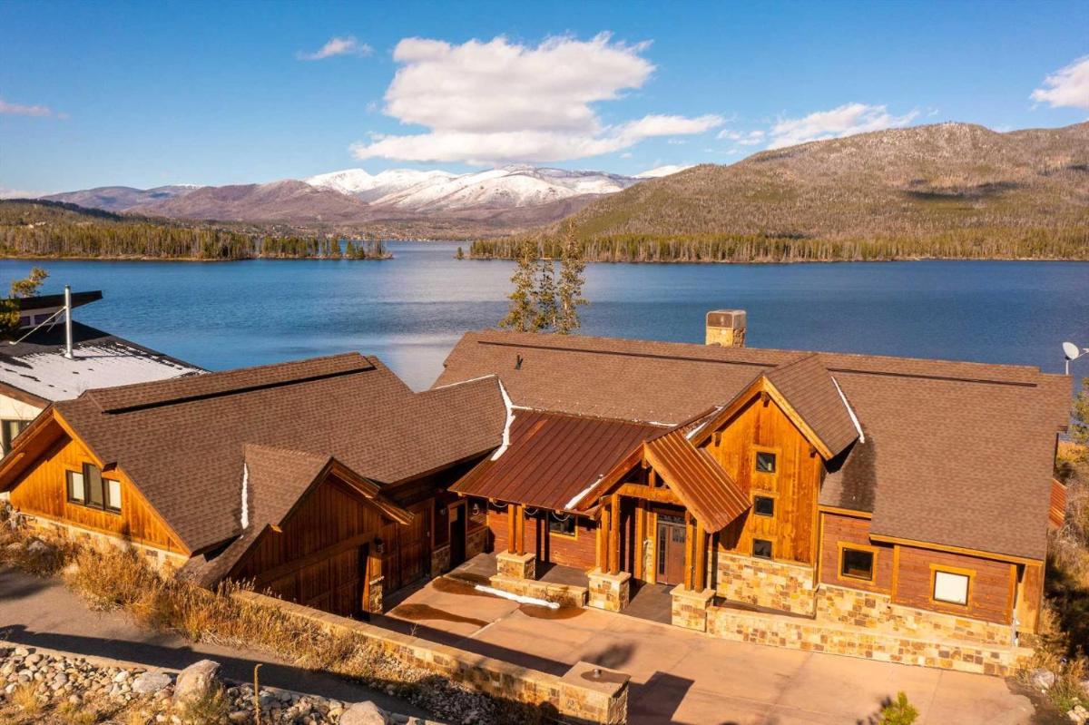 Shadow Mountain Villa - Housity