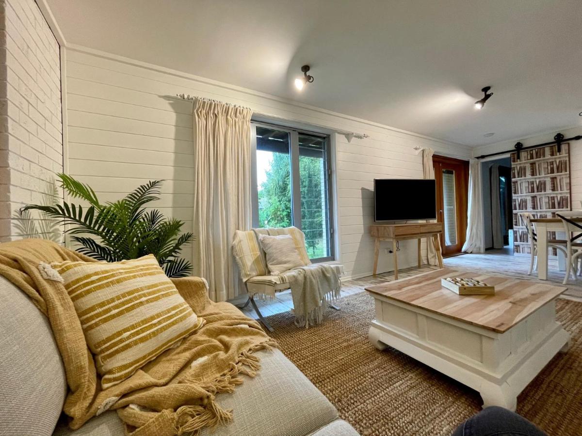 Maddie's Beach House & Studio - Housity