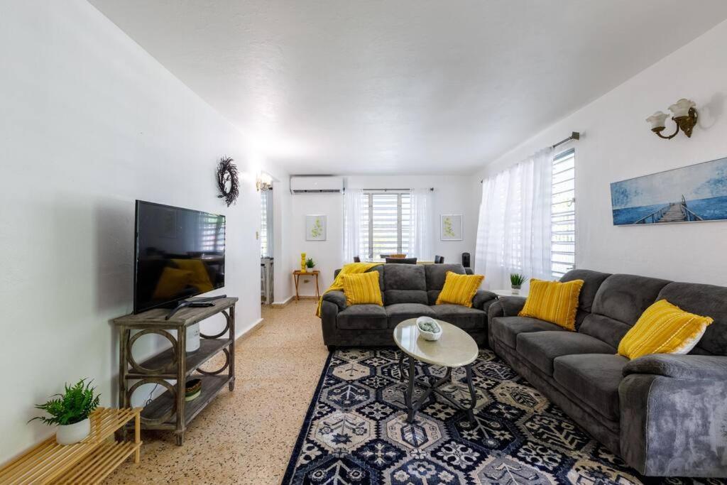 Huge Porch House in Rainforest 15 min from Beach - Housity