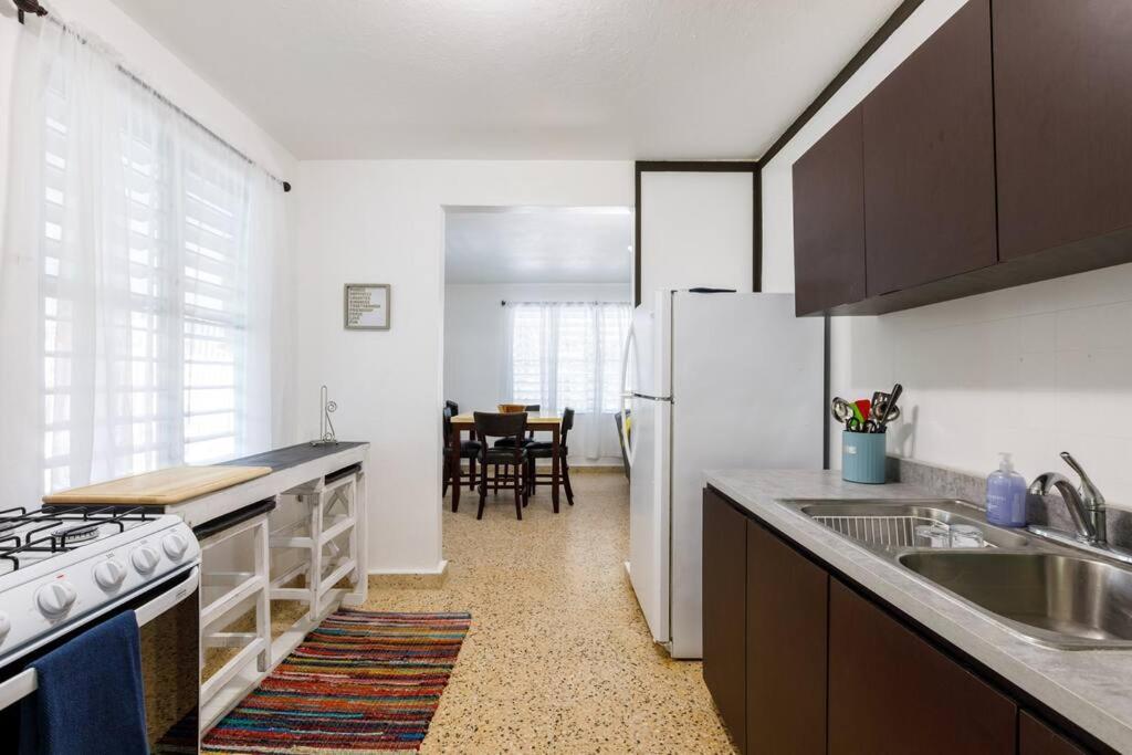 Huge Porch House in Rainforest 15 min from Beach - Housity