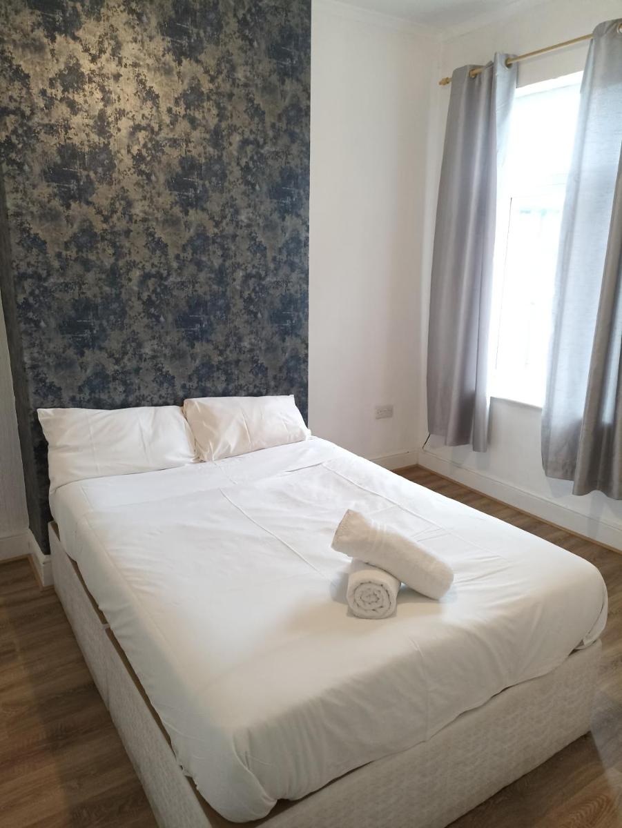 6Guests-Entire House Family Budget- LEICESTER near Narborough Road - Housity