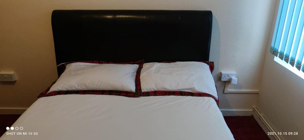 Nice Double Bedroom at Streatham Place - Housity