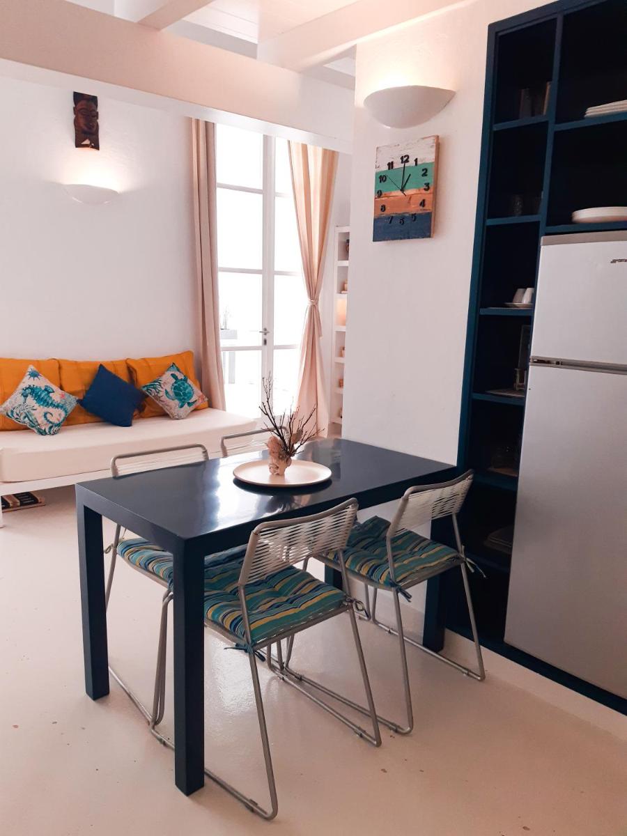 App Rosanna, Estoril Beach, 2steps from the sea, Free Wi-Fi & AC - Housity