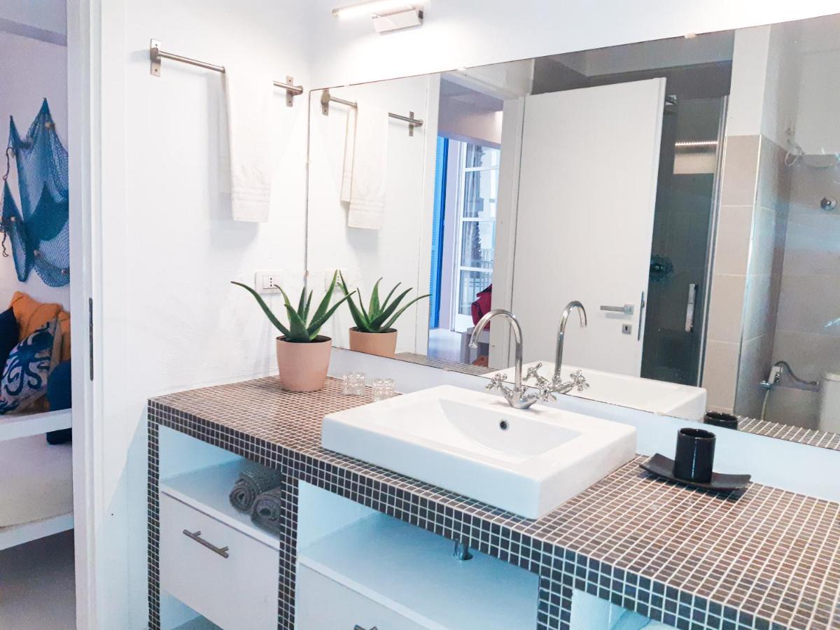 App Rosanna, Estoril Beach, 2steps from the sea, Free Wi-Fi & AC - Housity
