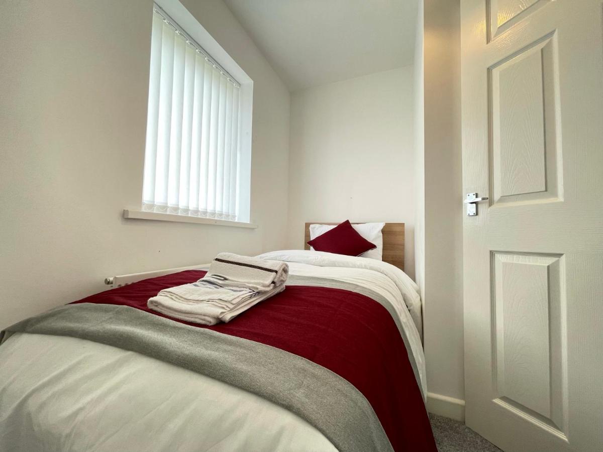 Moor View Professional Let - Housity