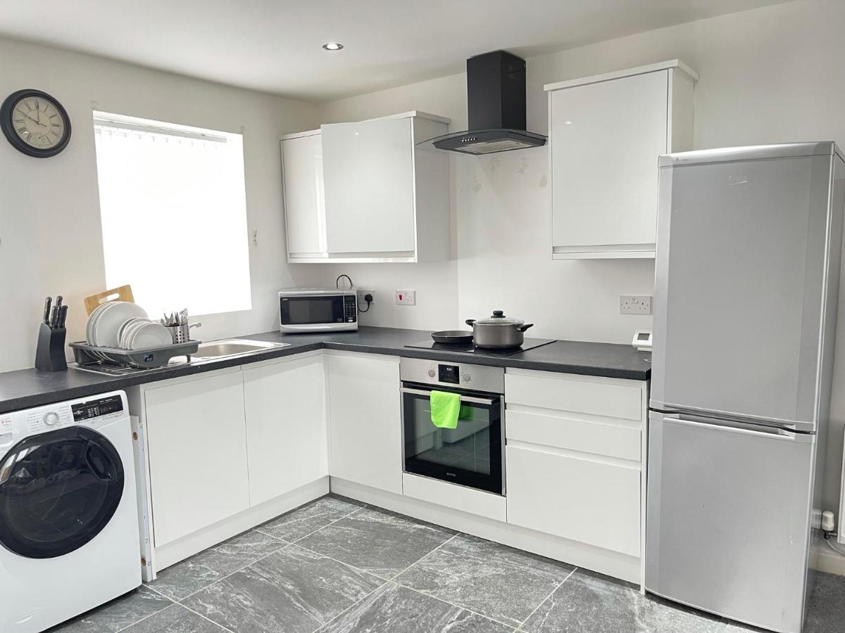 Moor View Professional Let - Housity