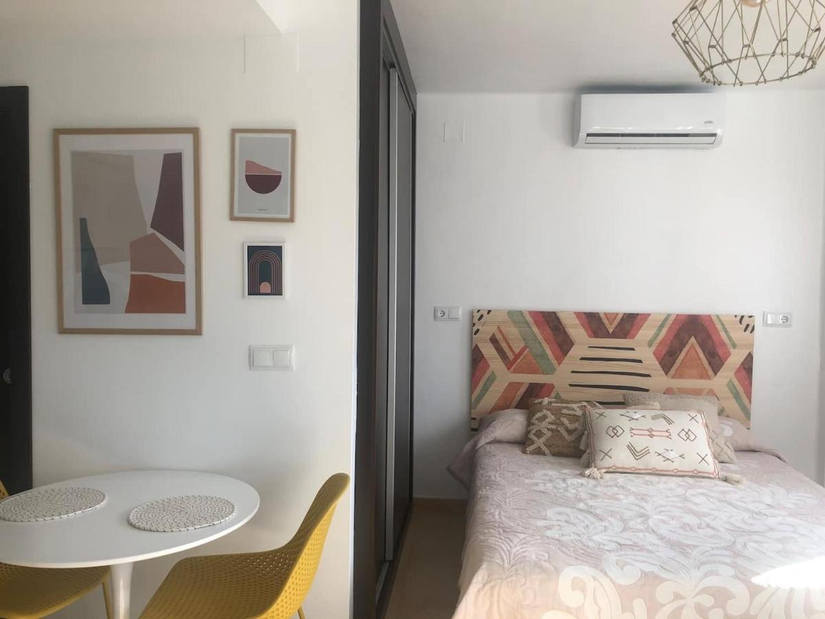 Apartmento studio boho a 1 minuto del puerto y la playa! - Housity