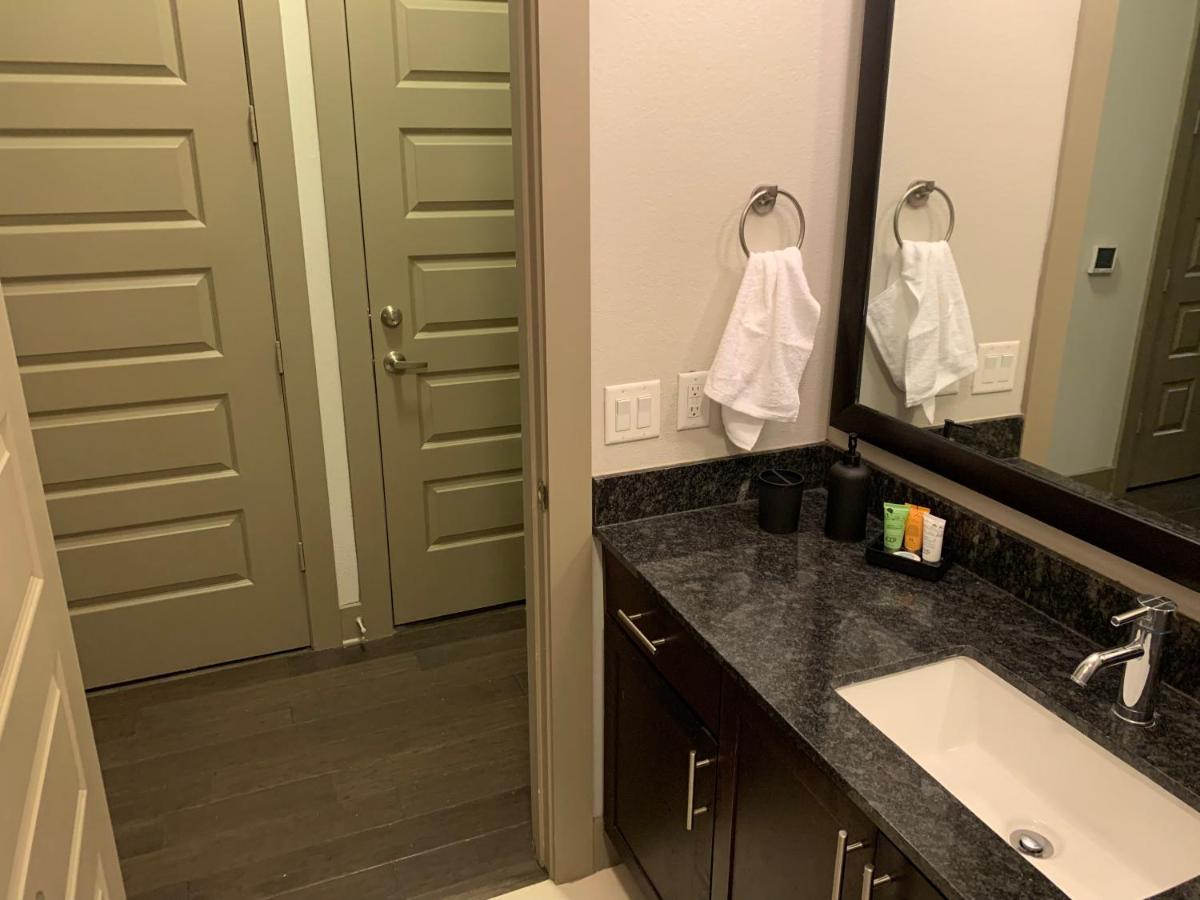 Luxury 1br Downtown Houston - Housity