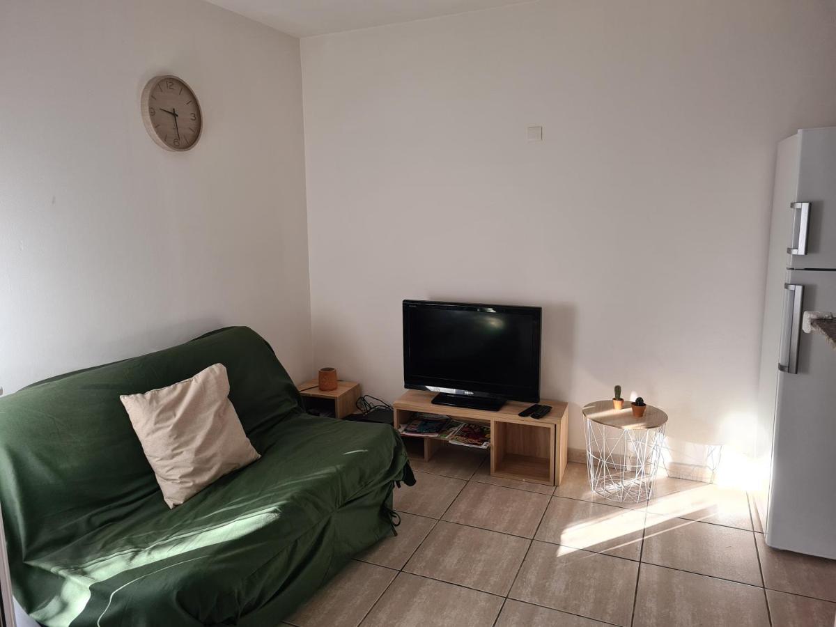 superbe appartement avec parking gratuit et coin exterieur - Housity