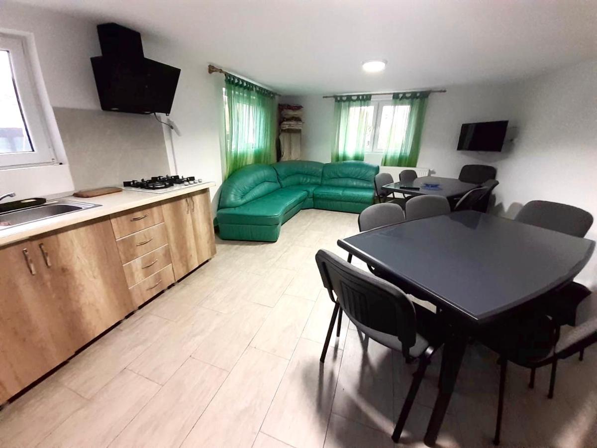Pensiunea Casa Albă - Housity