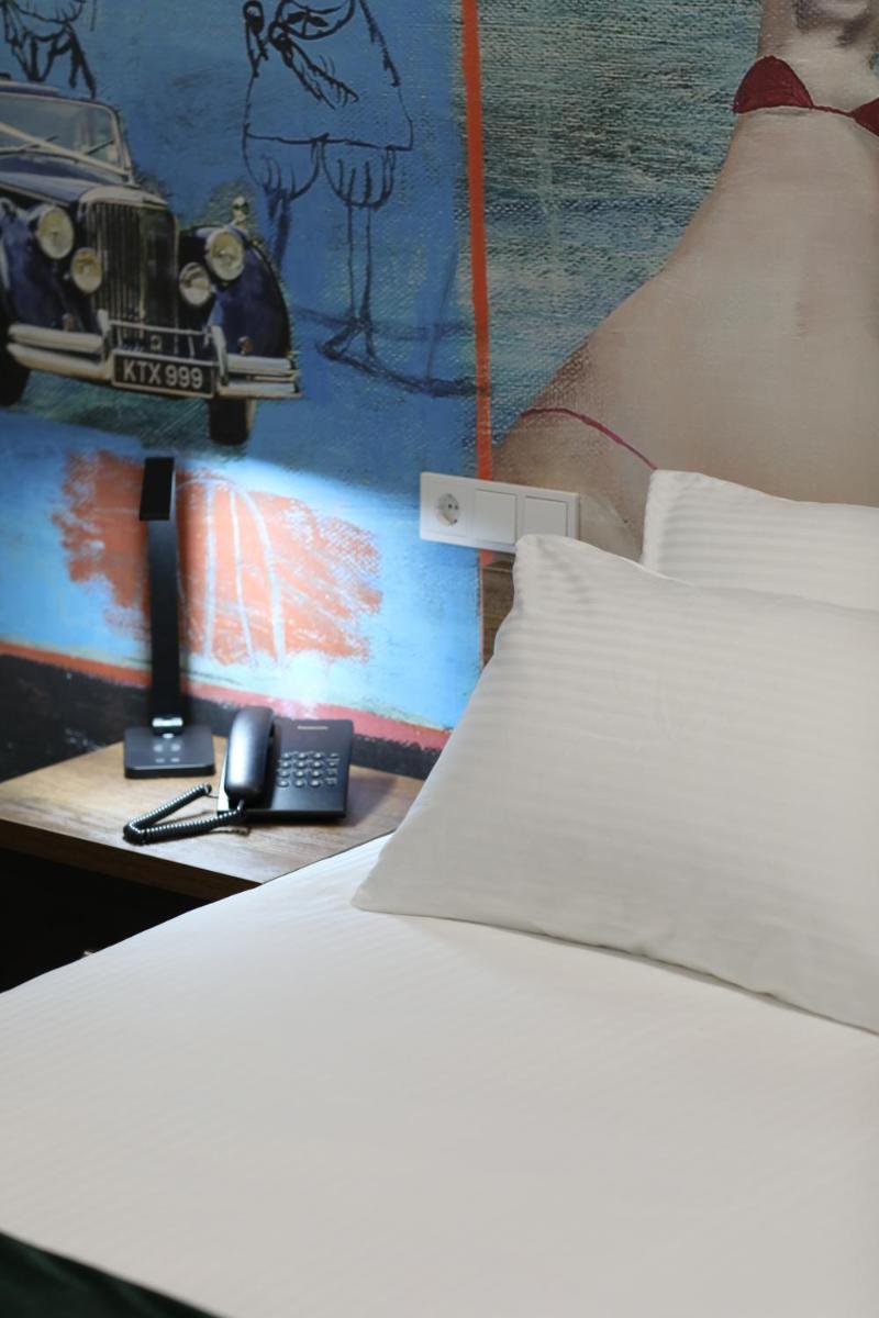 Theory Hotel - Housity