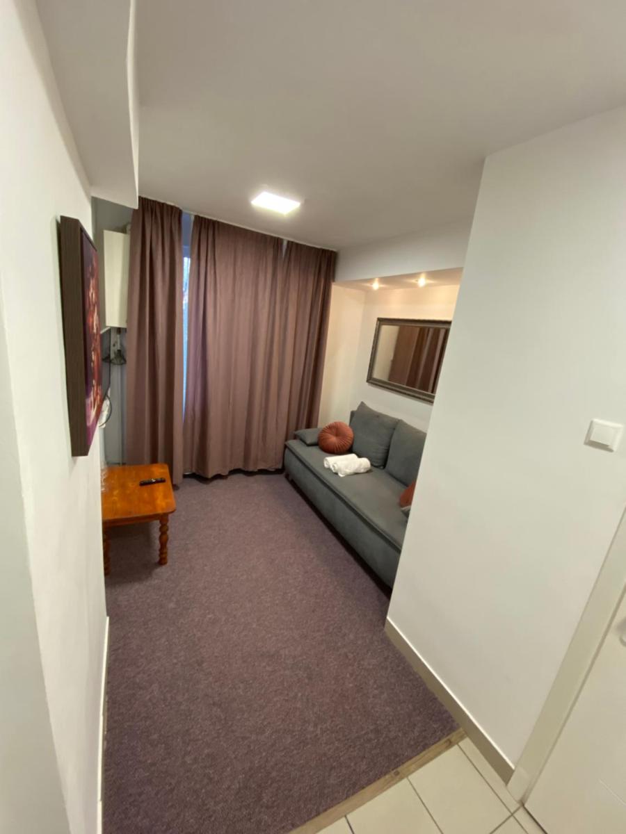 Red Studio 1 - Housity
