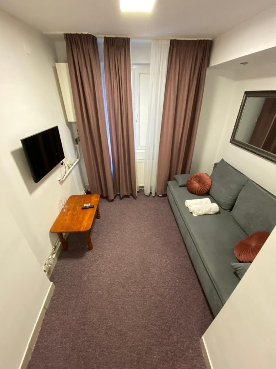 Red Studio 1 - Housity