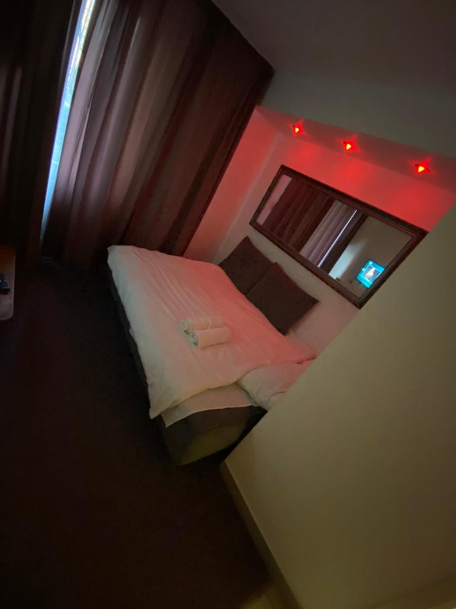 Red Studio 1 - Housity