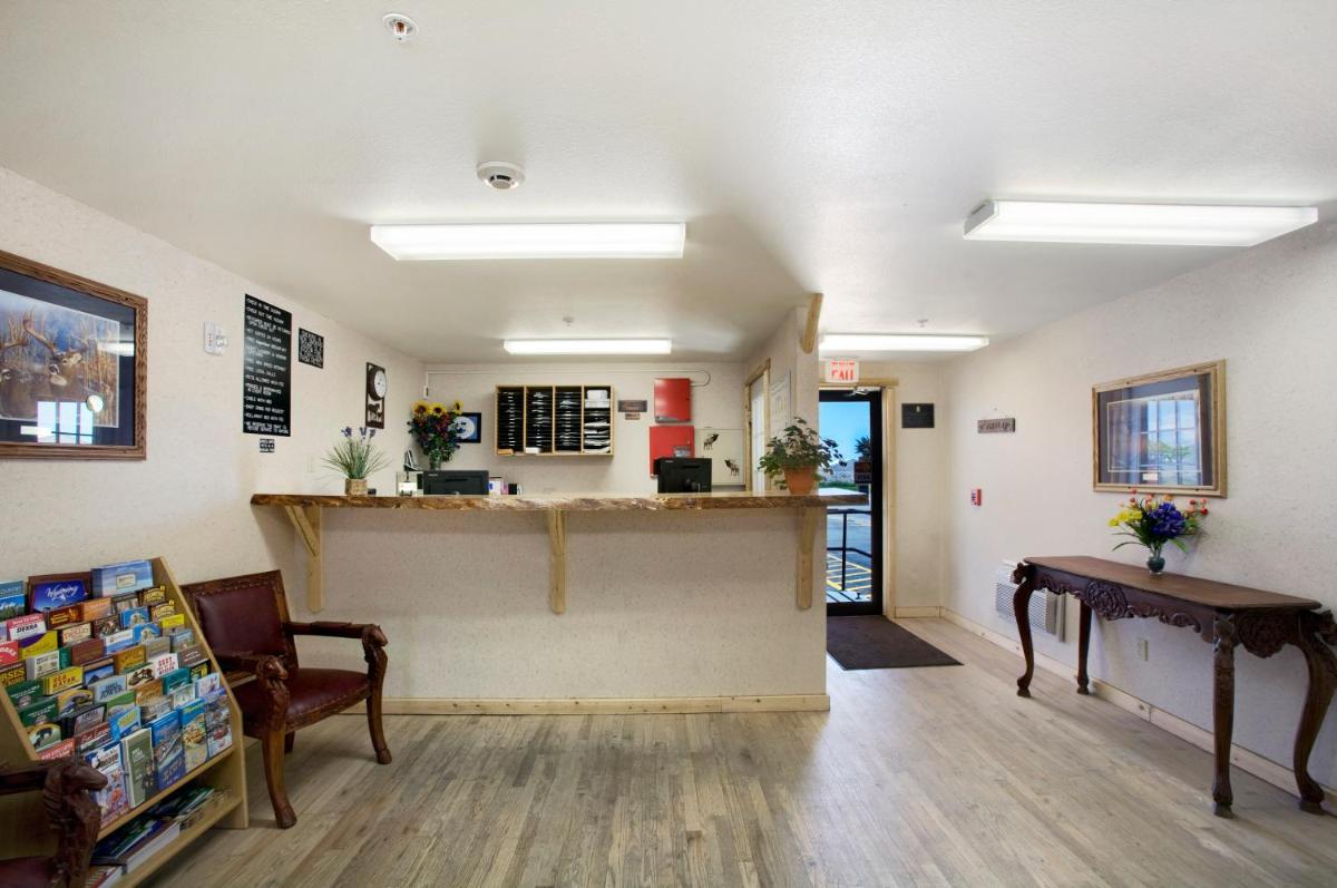 Super 8 by Wyndham Powell - Housity