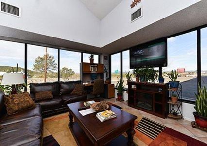 Budget Host - Housity