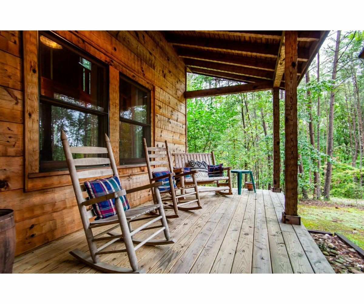 Sweet Dreams with Romantic, Hot Tub and Pool Table - Housity