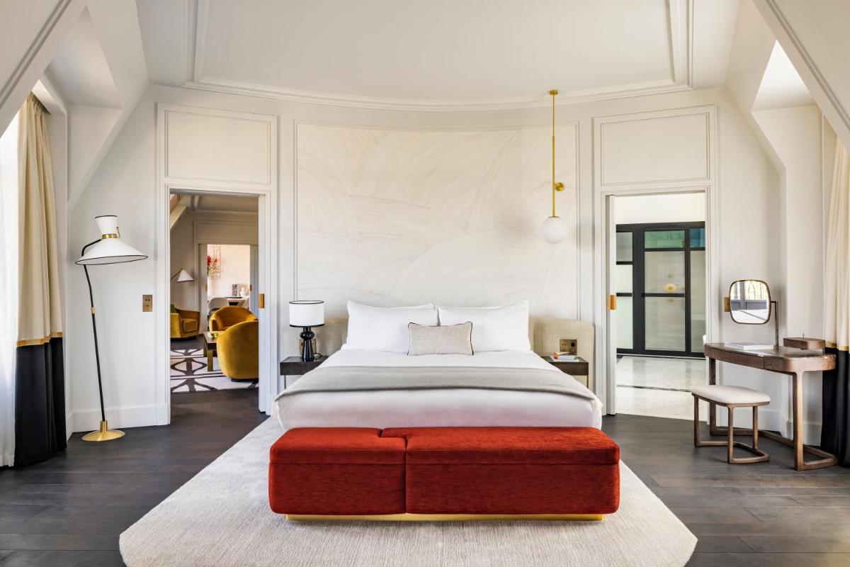 Un ou plusieurs lits dans un hébergement de l'établissement Kimpton - St Honoré Paris by IHG