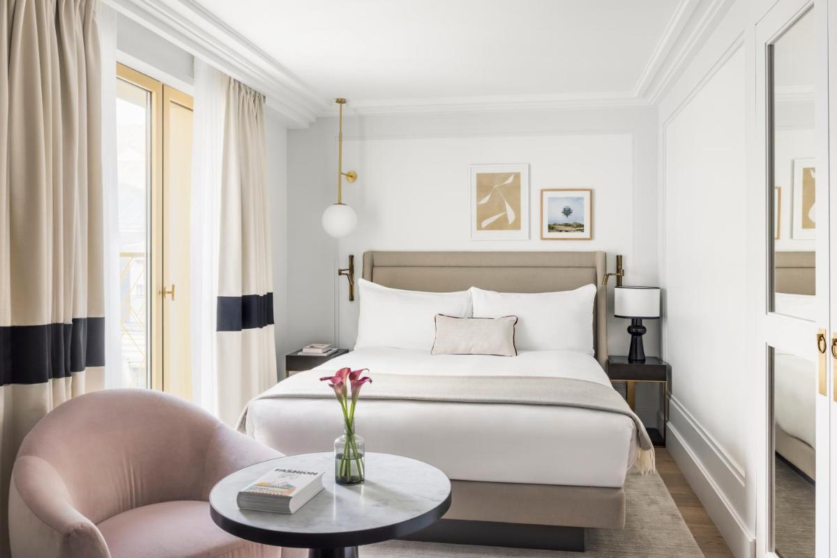 Un ou plusieurs lits dans un hébergement de l'établissement Kimpton - St Honoré Paris by IHG