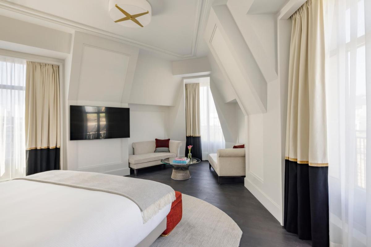 Un ou plusieurs lits dans un hébergement de l'établissement Kimpton - St Honoré Paris by IHG