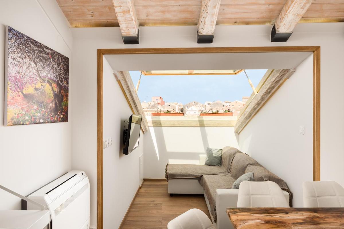 Suitetrails - Sky Loft Corfu Old Town Apartments