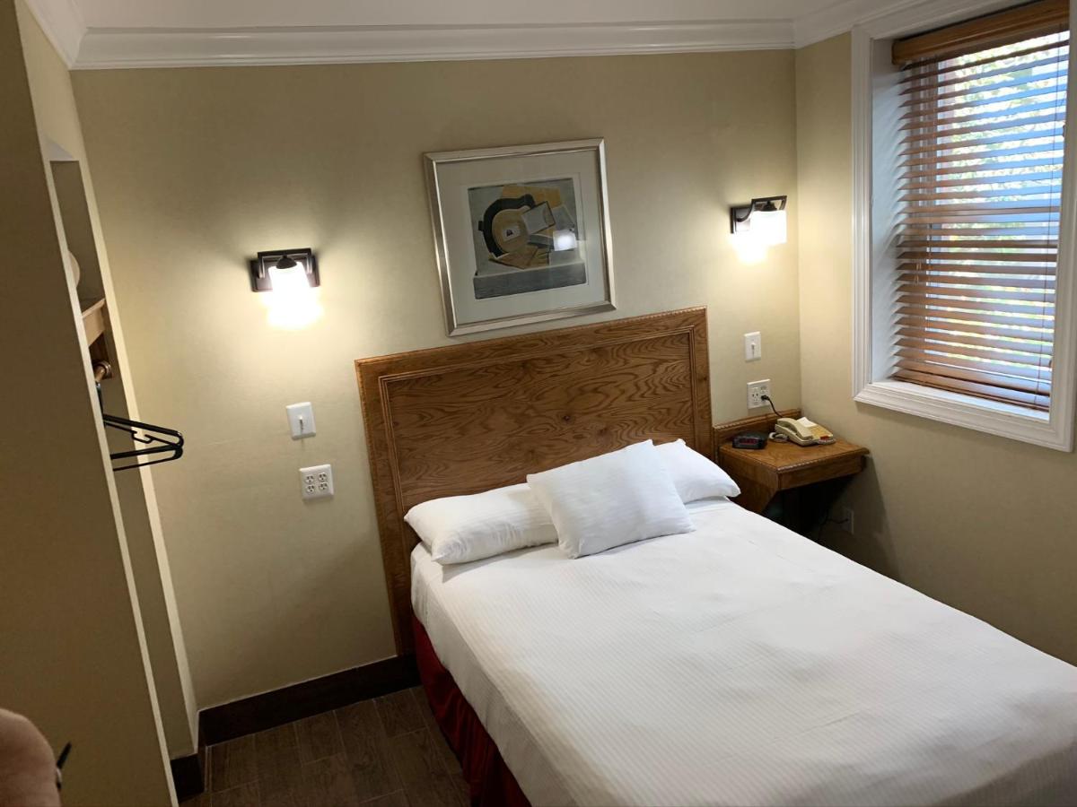 District Hotel - Housity