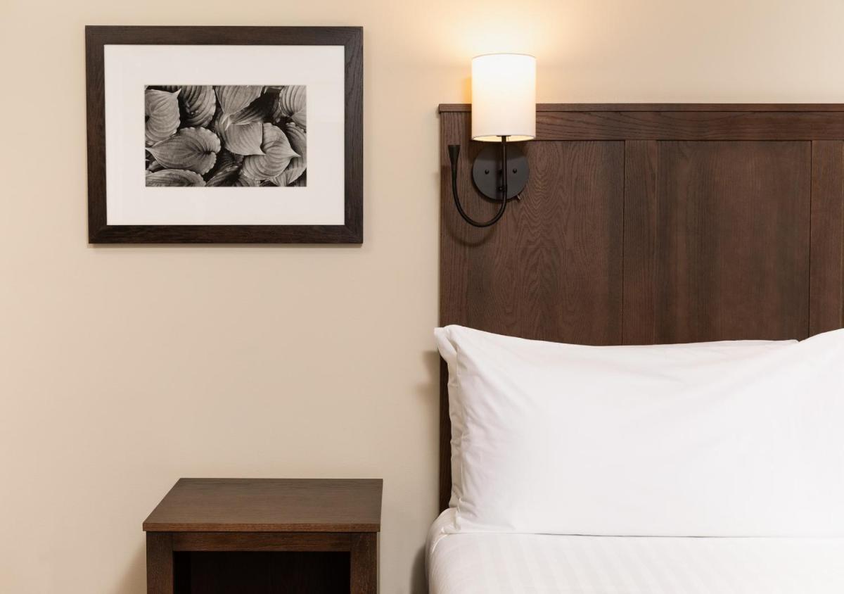 Kanuga Inn & Lodging - Housity