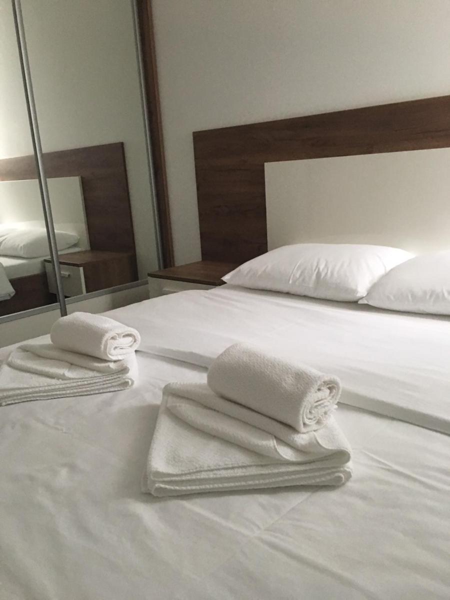 Lovac apartmani - Housity