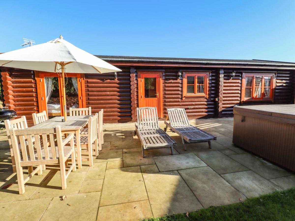 Elm Lodge - Housity