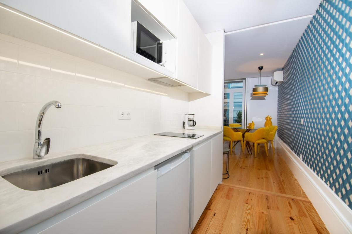 Suitetrails - Low Cost Parking - Private Garden - Almada 392