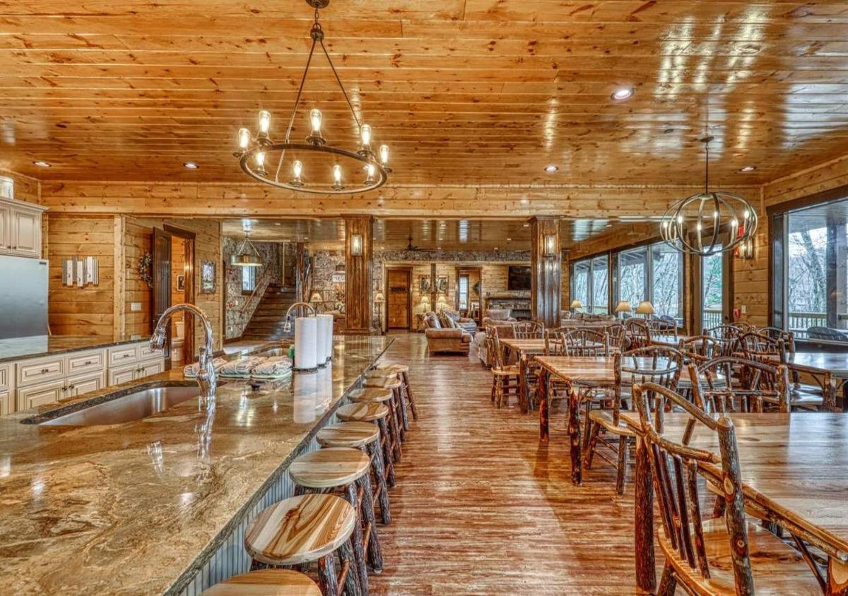 The Grand Orchard Lodge - Gatlinburg, TN - Housity