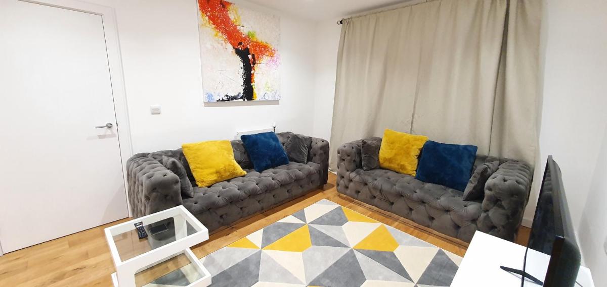 Garland Modern 3 Bedroom House Westfield - Stratford - Housity