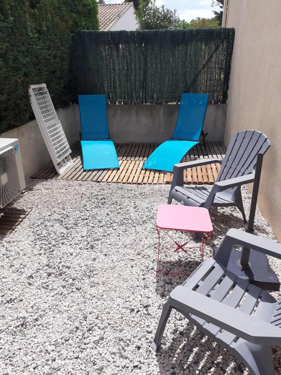 T2 Rez de chaussée climatisé jardin parking privé - Housity