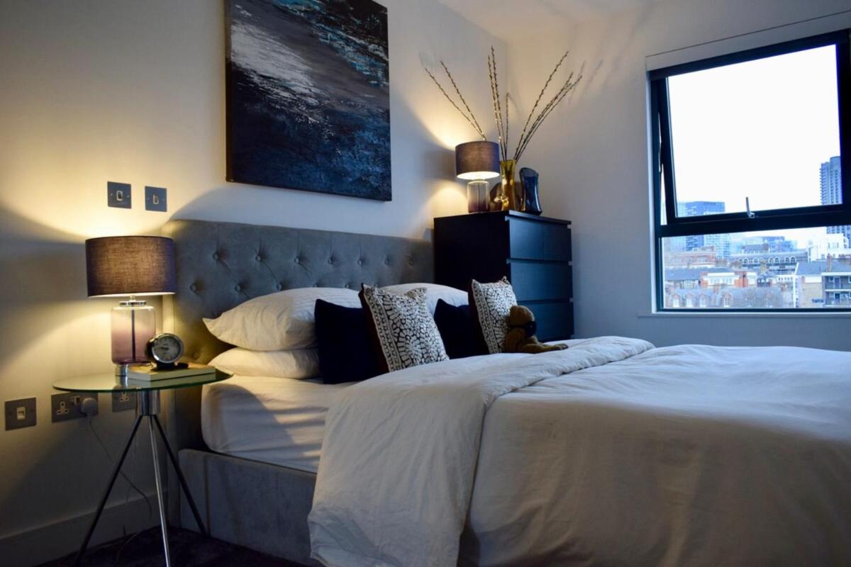 Contemporary 1 Bedroom Flat with Stunning London View - Housity
