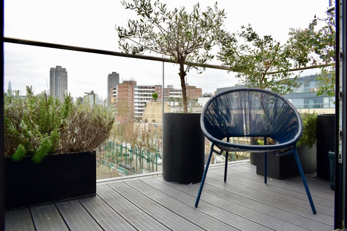 Contemporary 1 Bedroom Flat with Stunning London View - Housity
