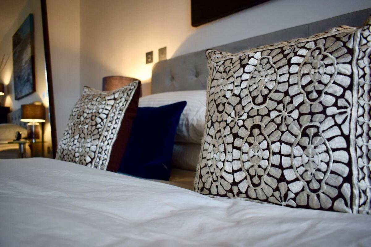 Contemporary 1 Bedroom Flat with Stunning London View - Housity